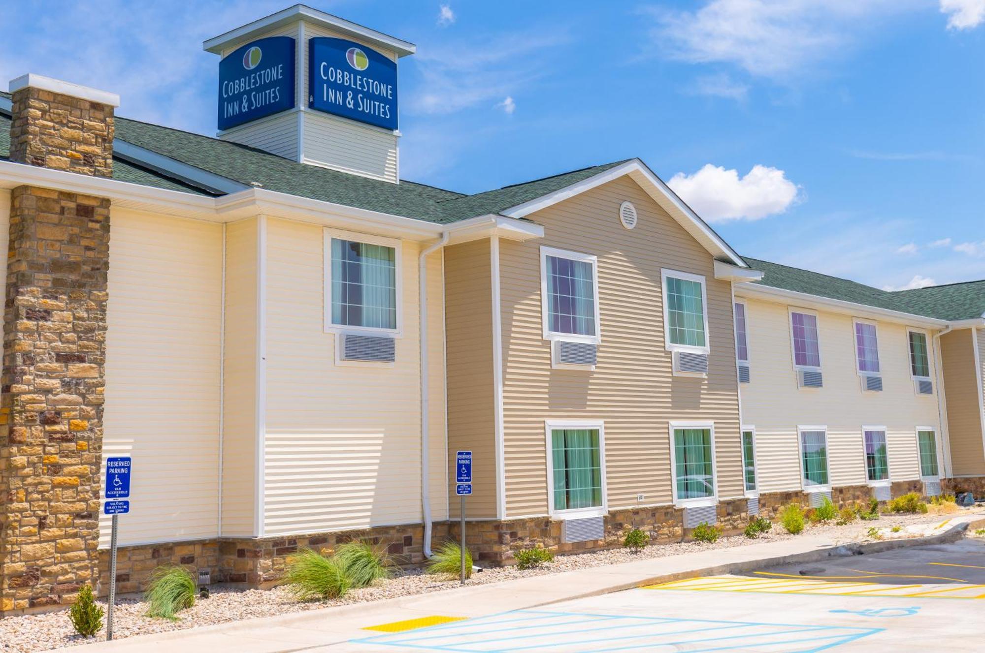 Cobblestone Inn & Suites - Winters Eksteriør billede